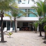 Room In House - Beautiful Beach House For 25 People