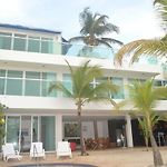 Room In House - Beautiful Beach House For 25 People
