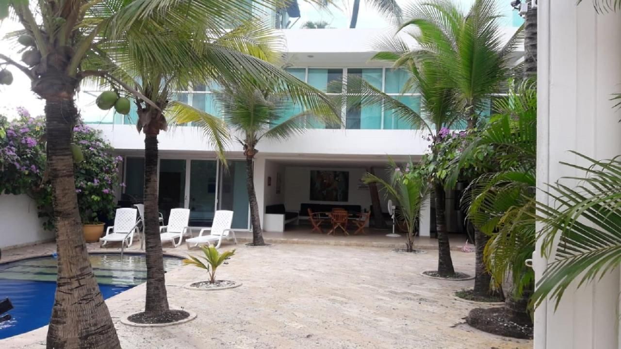 Guest house Room In House - Beautiful Beach House For 25 People *