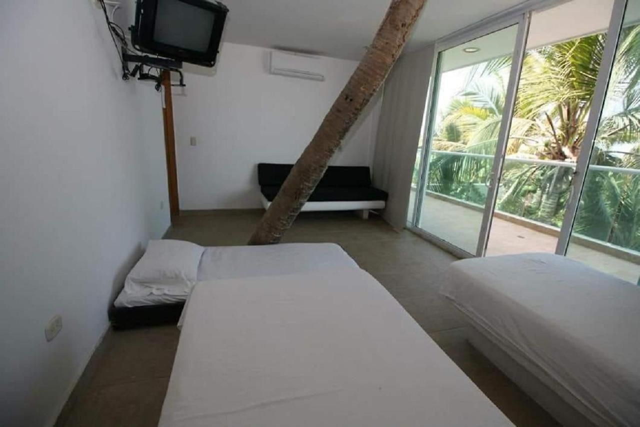 Guest house Room In House - Beautiful Beach House For 25 People *