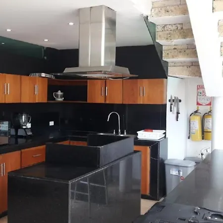 Guest house Room In House - Beautiful Beach House For 25 People