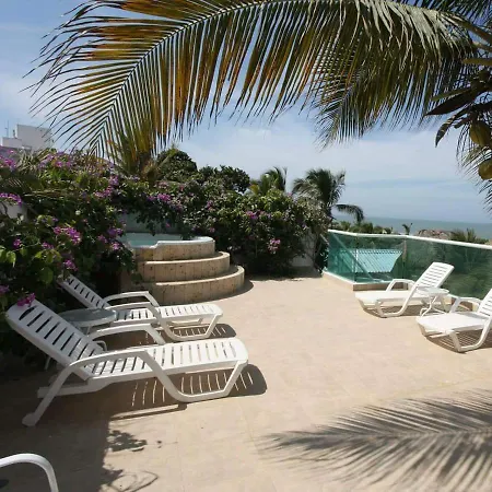 Guest house Room In House - Beautiful Beach House For 25 People Cartagena