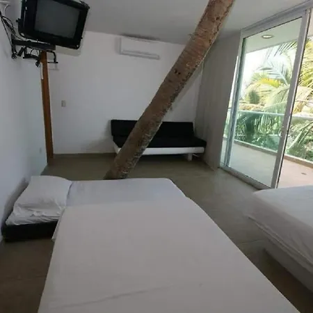 Guest house Room In House - Beautiful Beach House For 25 People *